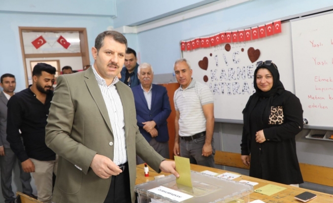 Vali Ayhan oyunu kullandı