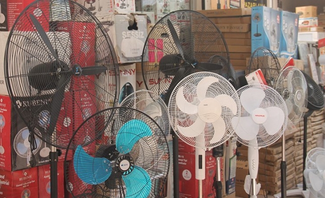 Klimalardaki pahalılık vatandaşları vantilatöre yöneltiyor