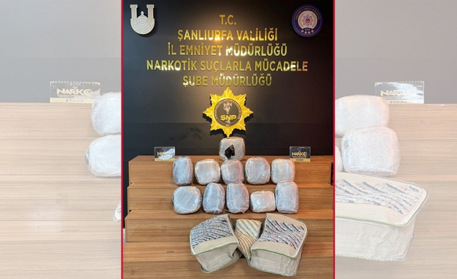 Motosiklet heybesinde esrar taşırken yakalandı