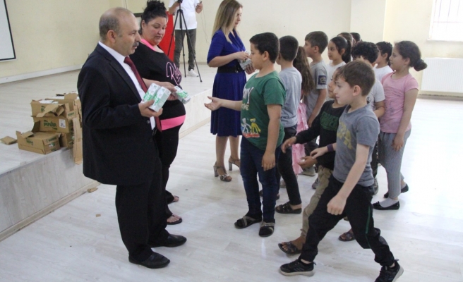 Şanlıurfa’da 'Dünya Süt Günü' nedeniyle öğrencilere süt dağıtıldı