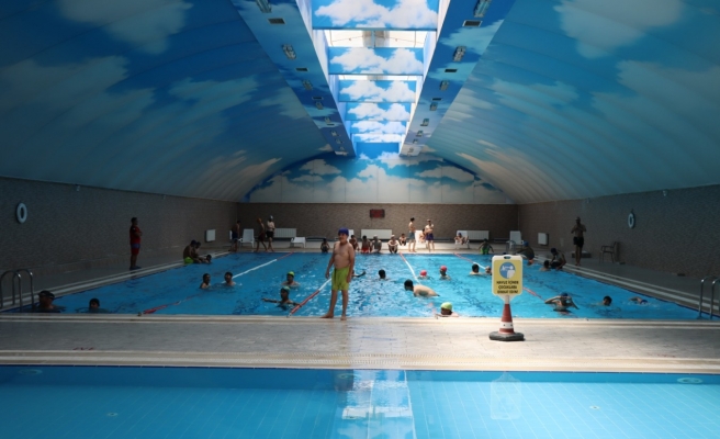 GAP Vadisi Kapalı Yüzme Havuzu gençlerin uğrak noktası oldu