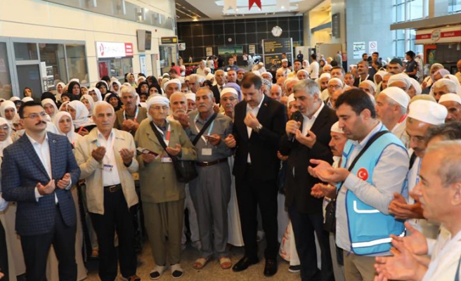 Şanlıurfa’dan kutsal yolculuğa çıkan ilk kafile dualarla uğurlandı