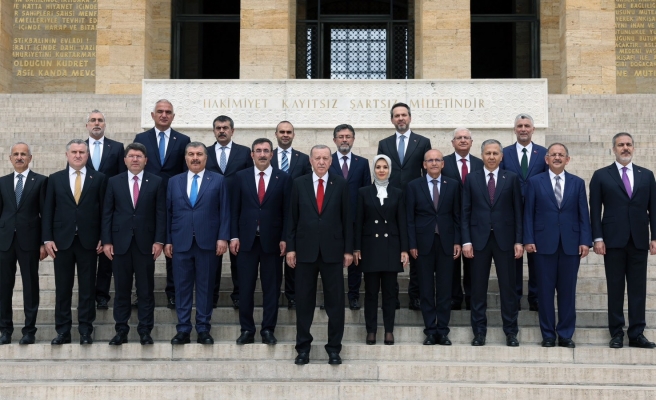 Erdoğan'dan yeni kabine üyeleriyle Anıktabir ziyareti
