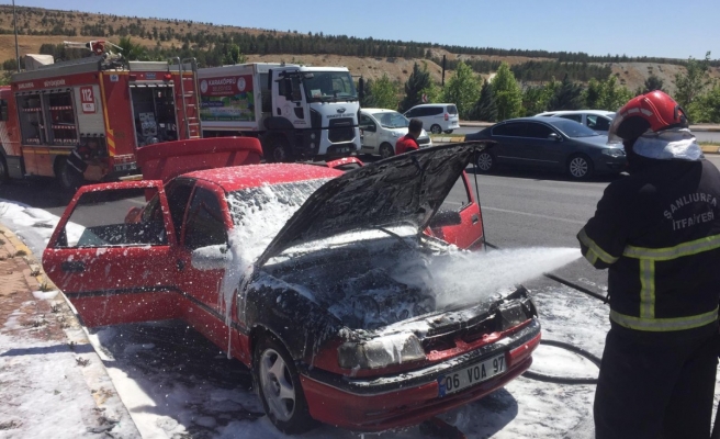 Haliliye'de otomobilde çıkan yangını itfaiye söndürdü