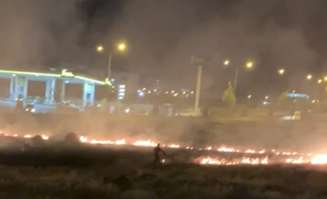 Karaköprü’de atılan izmarit tarlada yangına neden oldu