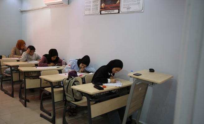 Eyyübiyeli gençler sınavlara kitap otaklarında hazırlandı