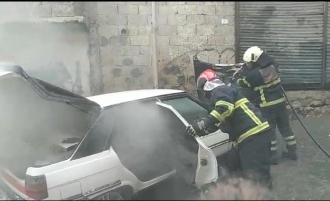Eyyübiye'de park halindeki bir araçta yangın çıktı