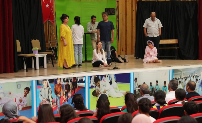 Eyyübiye’de öğrenciler tiyatro oyunu izledi