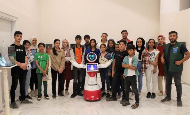 Battani Uzay ve Havacılık Bilim Merkezini gezdi