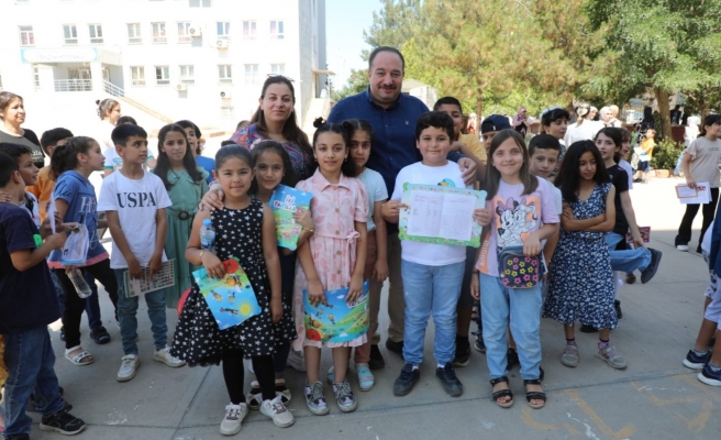 Salih Ekinci öğrencilerin karne sevincine ortak oldu