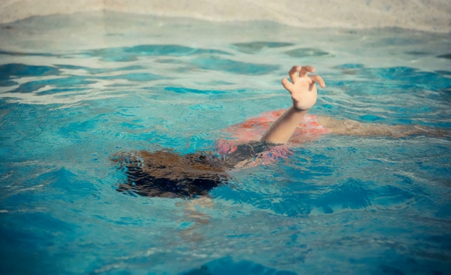 Siverek’te serinlemek için girdiği gölette boğuldu