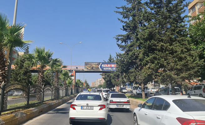 Haliliye’de bir otomobil tek taraflı kaza geçirdi