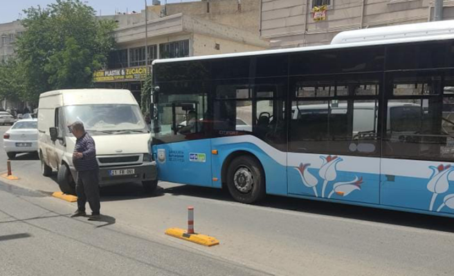 Eyyübiye’de transit ile toplu taşıma aracı çarpıştı