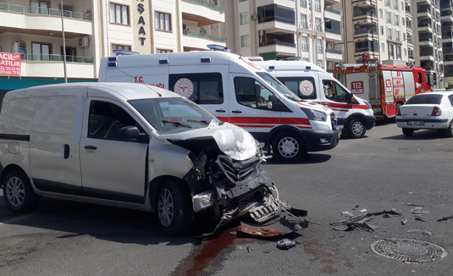 Karaköprü’de meydana gelen kazada 4 kişi yaralandı