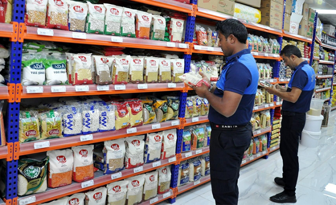Akçakale zabıta ekipleri marketleri denetledi