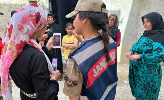Urfa’da jandarma ekipleri KADES uygulamasını tanıttı