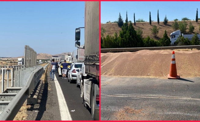 Urfa’da kontrolden çıkan tır devrildi