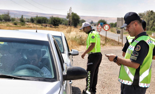 Urfa’da ekipler trafik denetimlerini arttırmaya başladı
