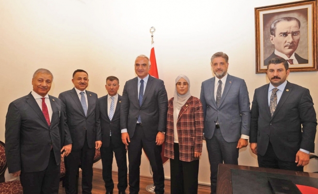 AK Parti Urfa milletvekilleri Bakan Ersoy’u ziyaret etti