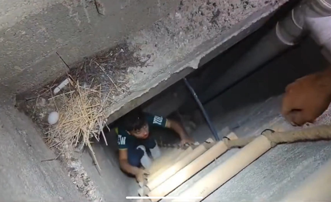 Urfa'da havalandırma boşluğuna düşen çocuğu itfaiye kurtardı