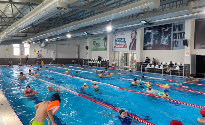 Karaköprü'de takdir ve teşekkür alan öğrencilere havuz bedava olacak