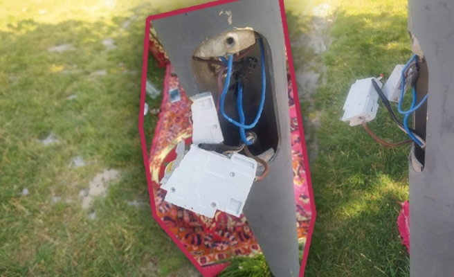 Urfa’da açıkta duran kablolar tehlike saçıyor