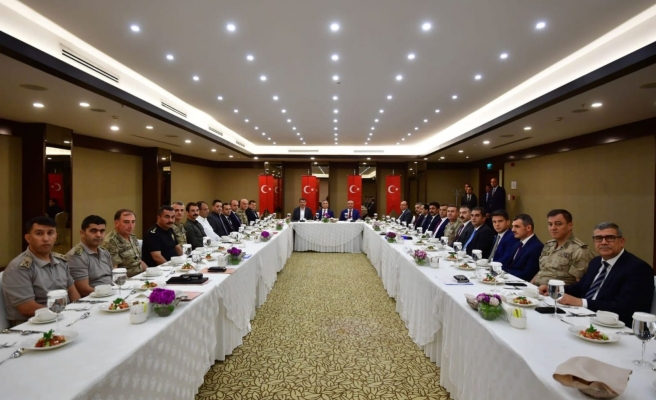 Vali Ayhan Suriye Görev Gücü Değerlendirme Toplantısı’na katıldı