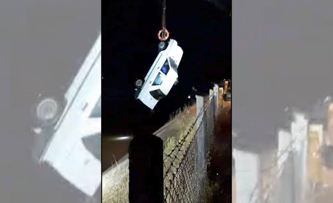 Viranşehir'de bir otomobil sulama kanalına uçtu