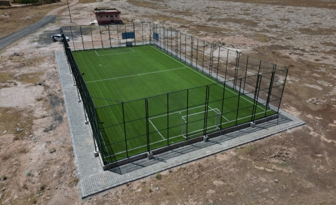 Eyyübiye’de üç kırsal mahalle daha halı sahaya kavuştu