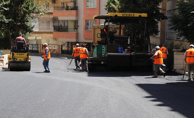 Haliliye’de sıcak asfalt çalışmları devam ediyor