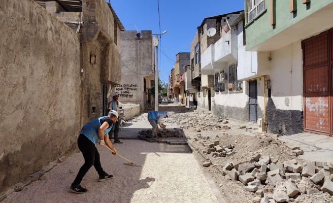 Eyyübiye’de deforme yollar yeniliyor