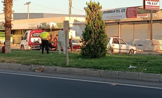 Haliliye’de otomobil refüjü aşıp karşı yola geçti: 2 yaralı