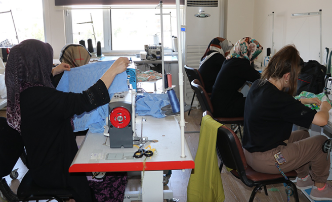 Karaköprü'de kadınlar hem öğreniyor hem üretiyor