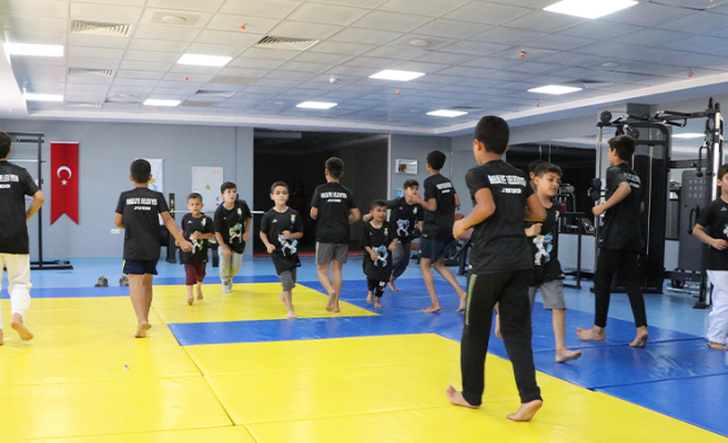 Haliliye'de gençler yaz spor okullarına yoğun ilgi gösteriyor