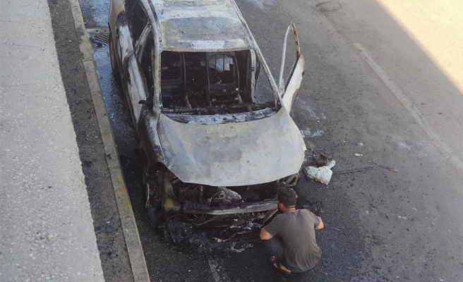 Urfa’da seyir halindeki otomobil cayır cayır yandı!