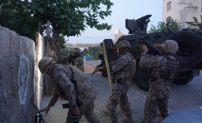 Urfa'da terör örgütlerine yönelik operasyon: 3 gözaltı