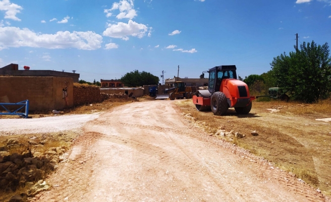 Siverek'te kırsal mahallelerdeki ulaşım ağı gün geçtikçe artıyor