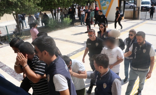 Urfa’da dolandırıcılık operasyonunda zanlılar adliyeye sevk edildi