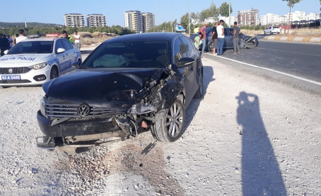 İki araç çarpıştı! Yaralılar var...