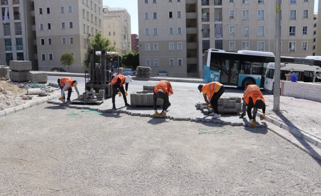 Seyrantepe Mahallesinde kilitli parke taşı çalışması sürüyor