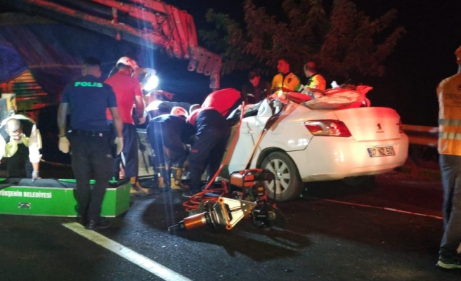 Şanlıurfa’da otomobil tırın altına girdi - EK