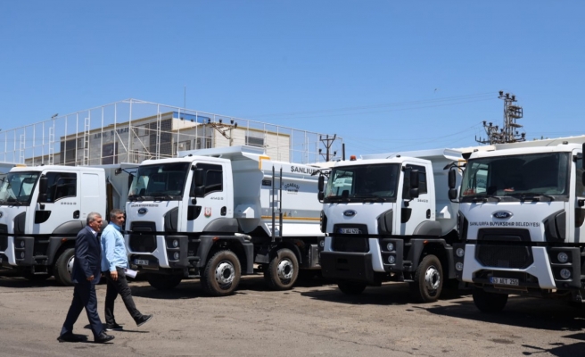 Büyükşehir Belediyesinin filosu yeni kamyonlarla güçlendirildi