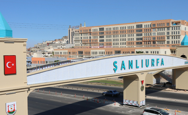 Büyükşehir Belediyesinin üst geçit çalışmaları devam ediyor