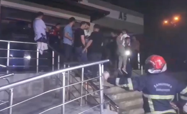 Urfa'da yangında mahsur kalan 15 kişi kurtarıldı