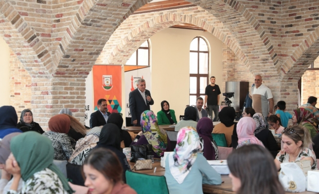 Beyazgül aşure etkinliğine katıldı