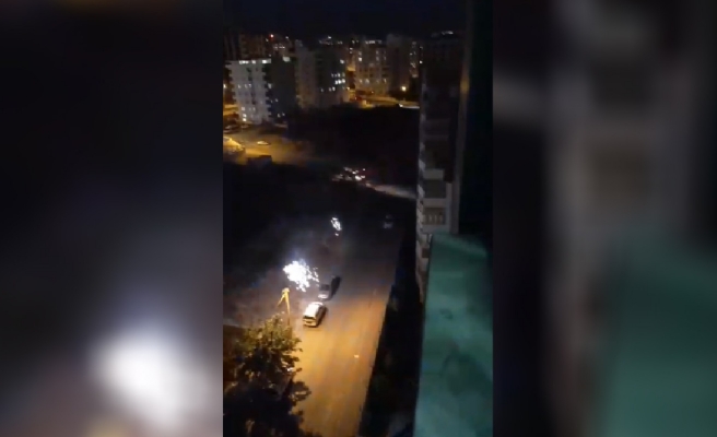 Tellerden çıkan kıvılcım araçlara zarar verdi!