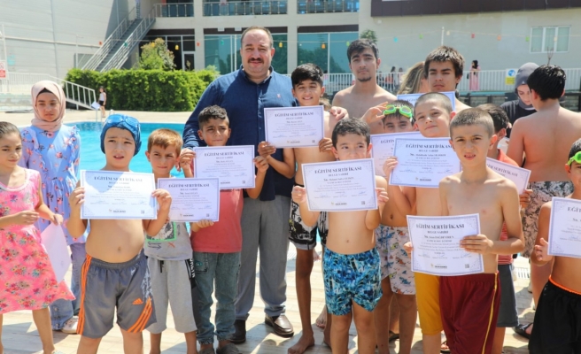 Viranşehir’de yüzme kursu öğrencilerine eğitim sertifikası verildi