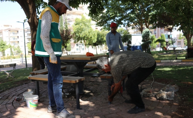 Karaköprü’de parklar bakımla güzelleşiyor