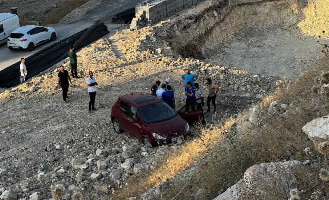 Karaköprü’de kaza: Araç şarampole uçtu