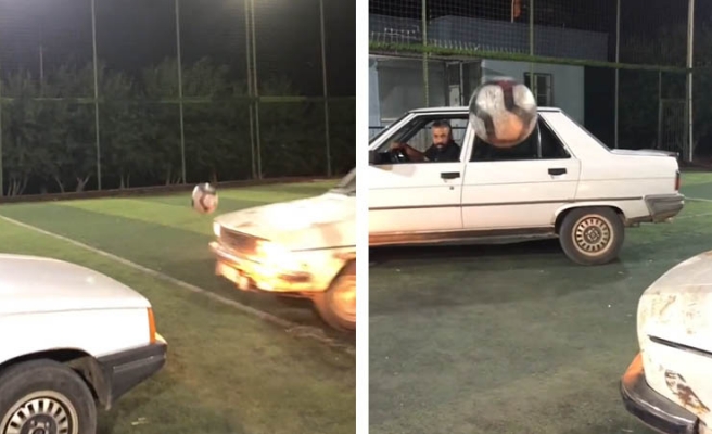 Urfa’da halı sahada arabalarla futbol oynadılar